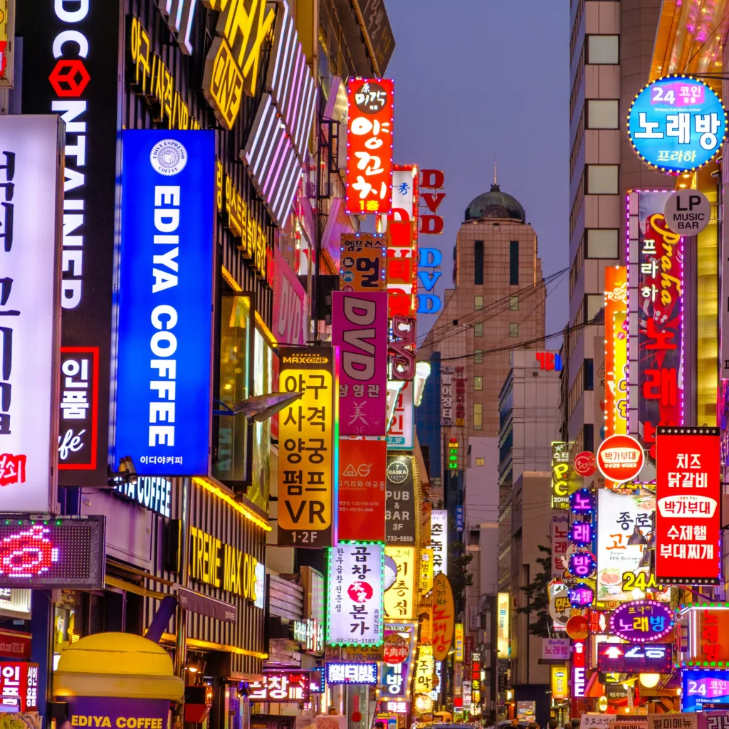 Marketing in Corea insegne nelle strade di Seoul